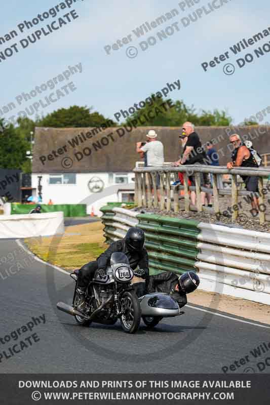 Vintage motorcycle club;eventdigitalimages;mallory park;mallory park trackday photographs;no limits trackdays;peter wileman photography;trackday digital images;trackday photos;vmcc festival 1000 bikes photographs